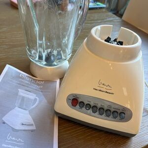 Michael Graves Limited Edition Hamilton Beach Cream Blender with Glass Jar